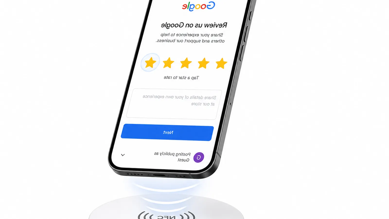 Cliente confere no celular se a avaliação que deixou para um pet shop apareceu no Google